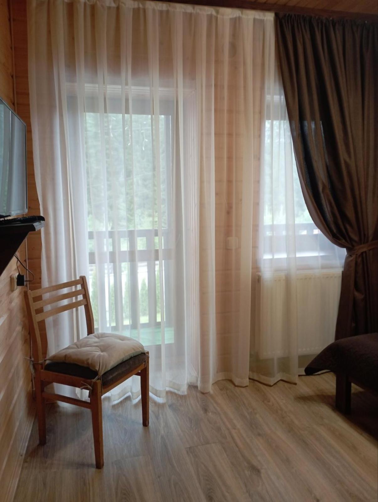 U Anastasii I Sofii Bilya Richki Guest House Mykulychyn Bagian luar foto