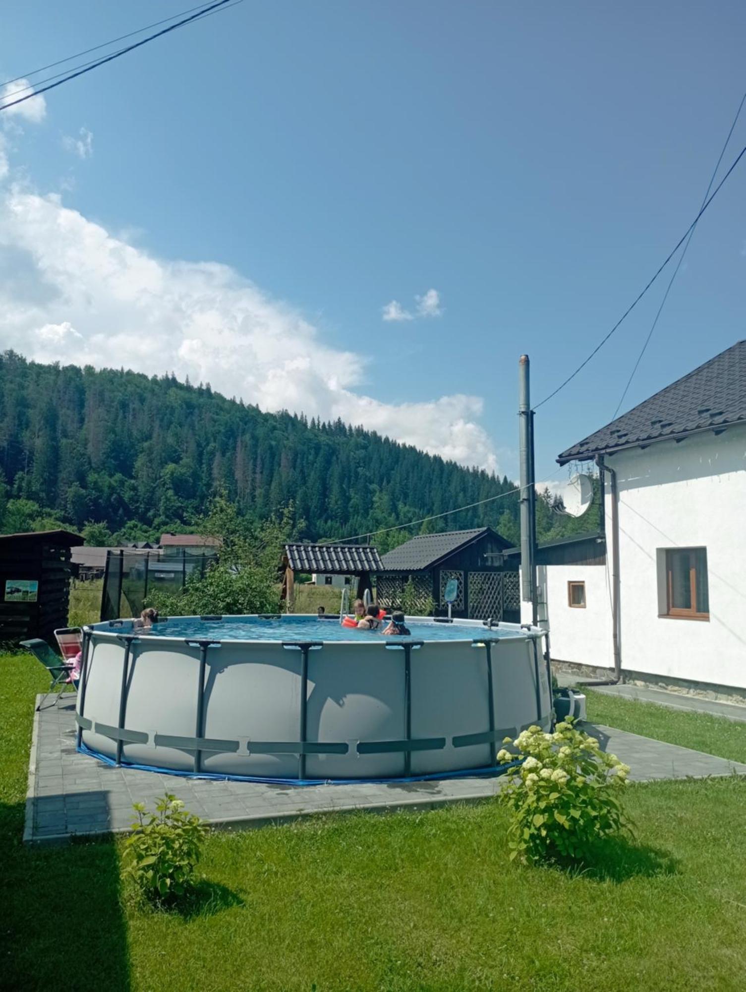 U Anastasii I Sofii Bilya Richki Guest House Mykulychyn Bagian luar foto